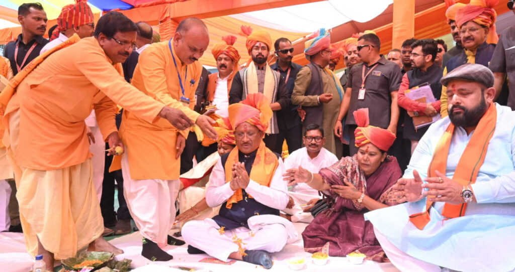 रायपुर : मुख्यमंत्री श्री विष्णु देव साय ने जशपुर जिले में सामूहिक कन्या विवाह कार्यक्रम में शामिल होकर 353 नवविवाहित जोड़ों को दिया आशीर्वाद..