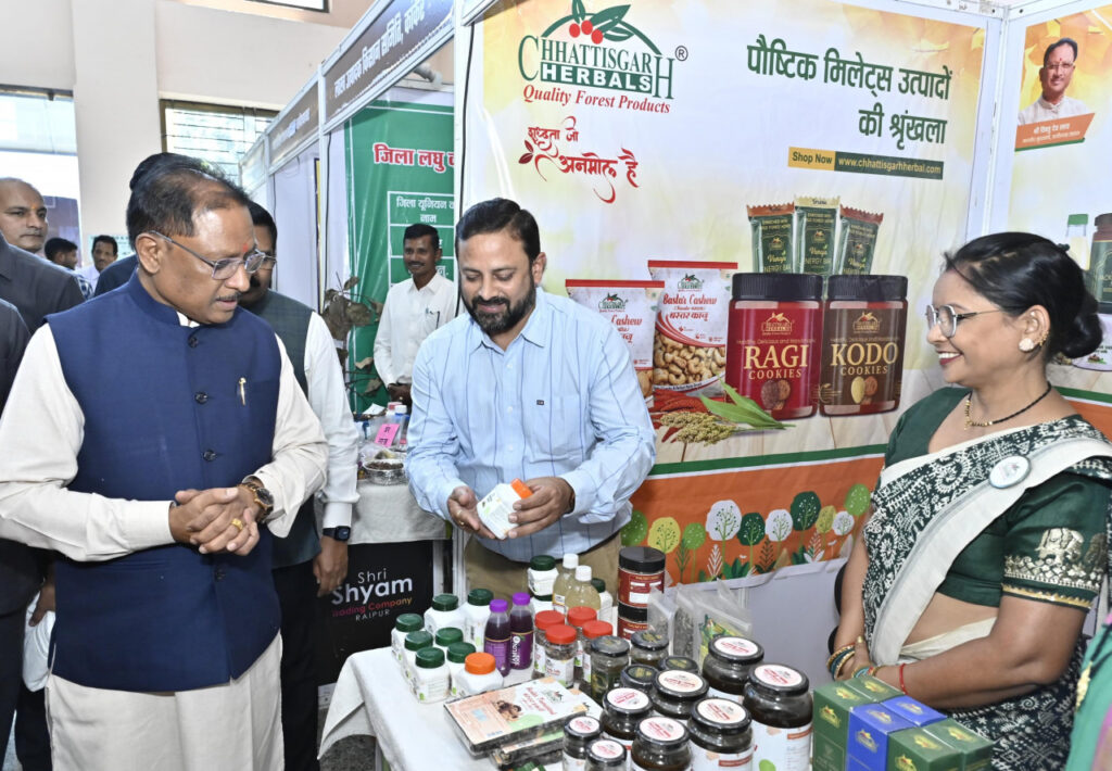 रायपुर : वन आधारित आजीविका को मजबूत कर जनजातीय समाज की आय बढ़ाने के लिए प्रयासरत है हमारी सरकार : मुख्यमंत्री श्री विष्णु देव साय