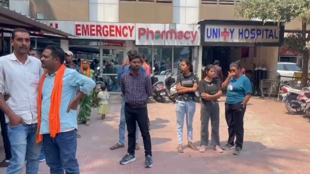 हॉस्पिटल में इलाज में लापरवाही के चलते नर्सिंग छात्रा की मौत: सर्जरी से पहले लड़की को लगाया एनेस्थिसिया..पहले कोमा में गई फिर मौत…गुस्साए परिजन ने अस्पताल में जमकर किया हंगामा, बोले-2 दिन तक गुमराह किया….