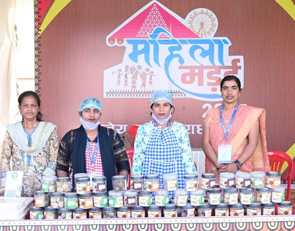 रायपुर : कोरिया जिले की आंगनबाड़ियों में सप्लाई करतीं हैं सेहत का लड्डू