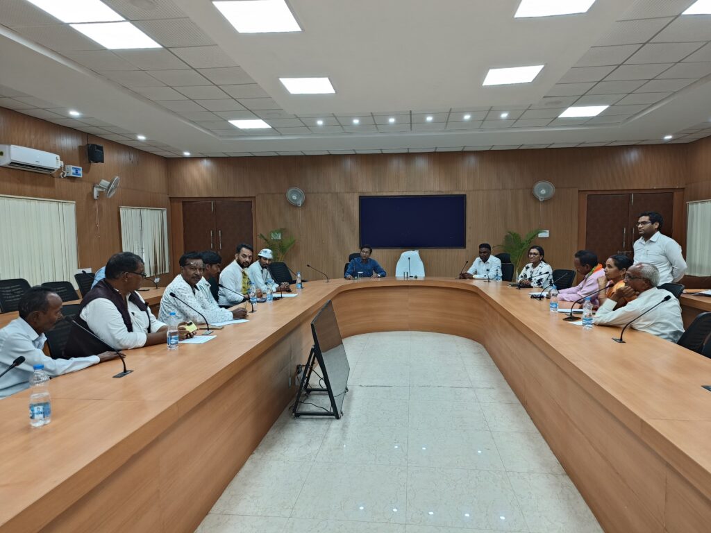 राजनैतिक दलों से निर्वाचन सम्बन्धी विभिन्न मुद्दों पर सुझाव प्राप्त करने बैठक हुई आयोजित