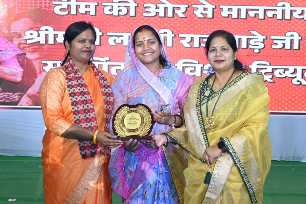 रायपुर : रैम्पवॉक में महिलाओं ने दिखाई आत्मविश्वास की झलक