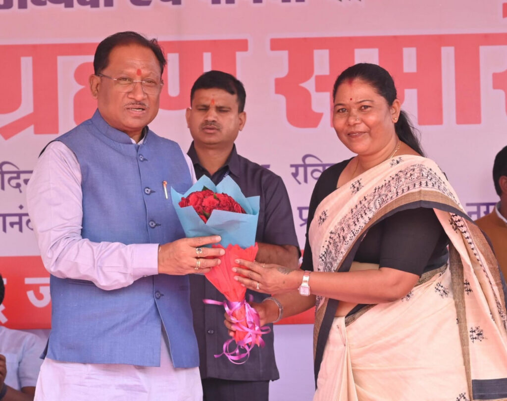 रायपुर : नगर पालिका परिषद जशपुर के नवनिर्वाचित अध्यक्ष और पार्षदों का शपथ ग्रहण समारोह सम्पन्न