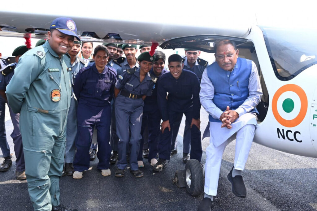 रायपुर : मुख्यमंत्री श्री विष्णु देव साय ने जशपुर में विमान उड़ान प्रशिक्षण का शुभारंभ किया, एनसीसी कैडेट्स का बढ़ाया उत्साह
