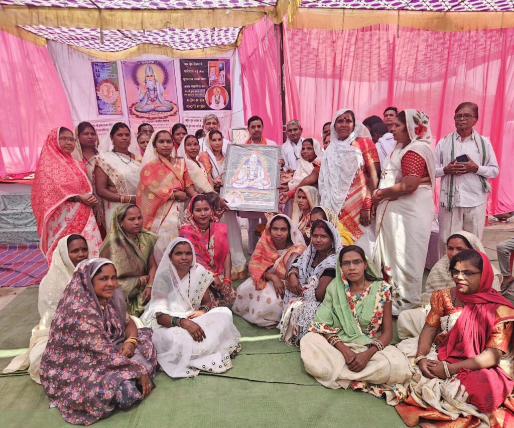 संत गुरु कबीर दास साहेब के चौका आरती एवं गुरू पूजा कार्यक्रम में पार्षद नरेंद्र देवांगन हुए शामिल..