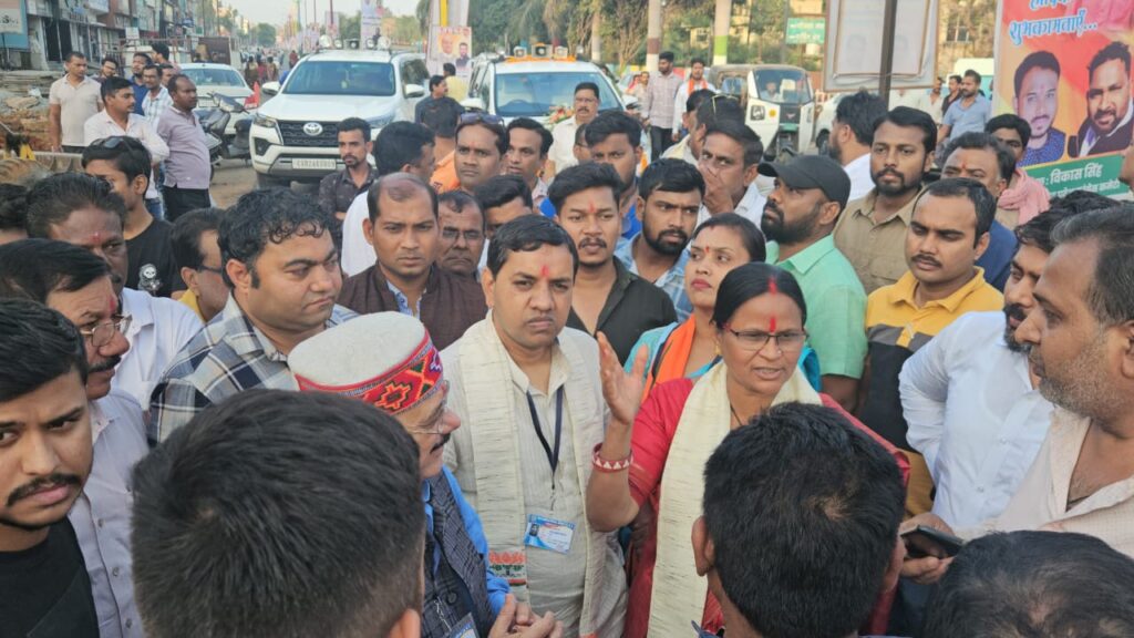 अल्का काम्पलेक्स का महापौर संजू देवी राजपूत और पार्षद नरेंद्र देवांगन ने किया निरीक्षण..