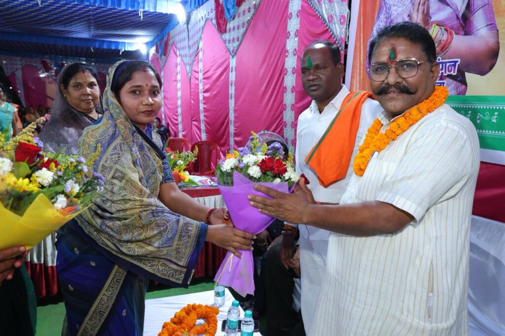 छुरीकला नगर पंचायत में ऐतिहासिक होली मिलन समारोह, विकास को मिली नई दिशा