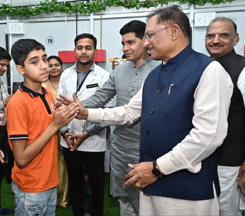 मुख्यमंत्री श्री विष्णु देव साय ने किया मनोविकास केंद्र का अवलोकन