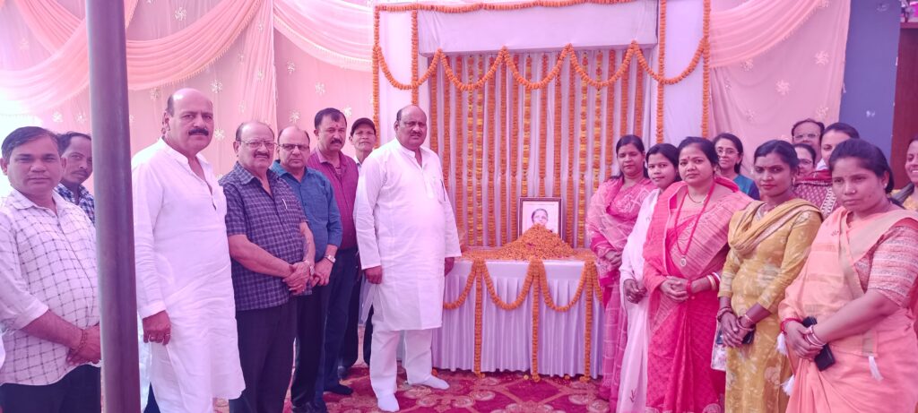 पूर्व मंत्री जयसिंह अग्रवाल ने स्व. श्रीमती सुषमा जैन के निधन पर श्रद्धाजंली