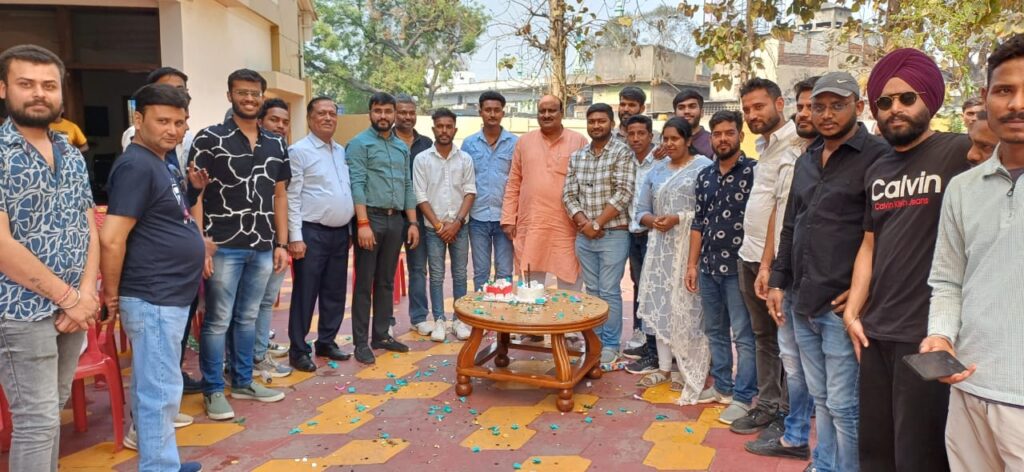 पूर्व मंत्री जयसिंह अग्रवाल के जन्मदिन पर हुए अनेक कार्यक्रम – लगा बधाईयों का तांता..