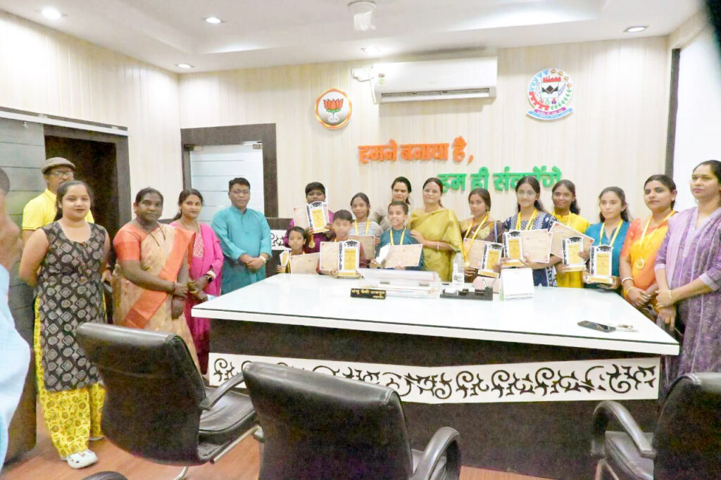 उडीसा में आयोजित आर्ट एण्ड कल्चर में कोरबा के प्रतिभावान प्रतिभागियों को सम्मानित किया महापौर ने…कोरबा के सेंट विन्सेंट पालोटी एवं लिटिल स्टार के बच्चों ने दिखाई अपनी प्रतिभा…