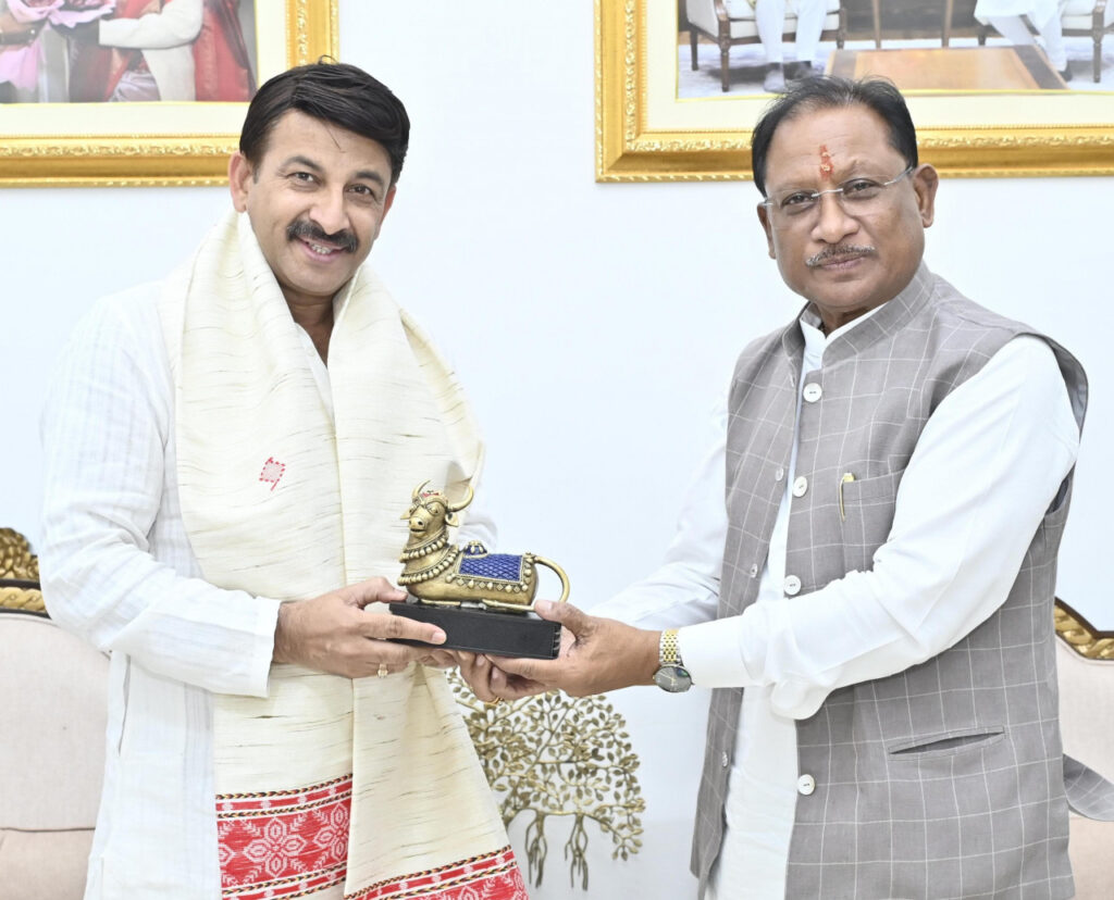 रायपुर : मुख्यमंत्री श्री विष्णु देव साय से सांसद श्री मनोज तिवारी ने की सौजन्य भेंट