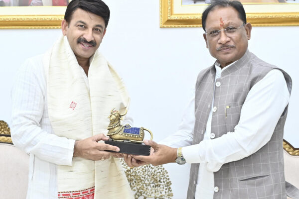 रायपुर : मुख्यमंत्री श्री विष्णु देव साय से सांसद श्री मनोज तिवारी ने की सौजन्य भेंट