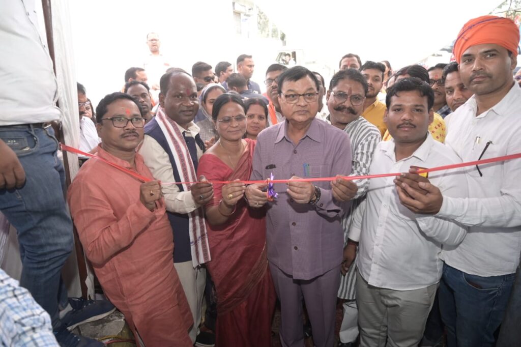 रायपुर : दीपका में श्रम अन्न केंद्र का श्रम मंत्री श्री लखन लाल देवांगन ने किया शुभारंभ