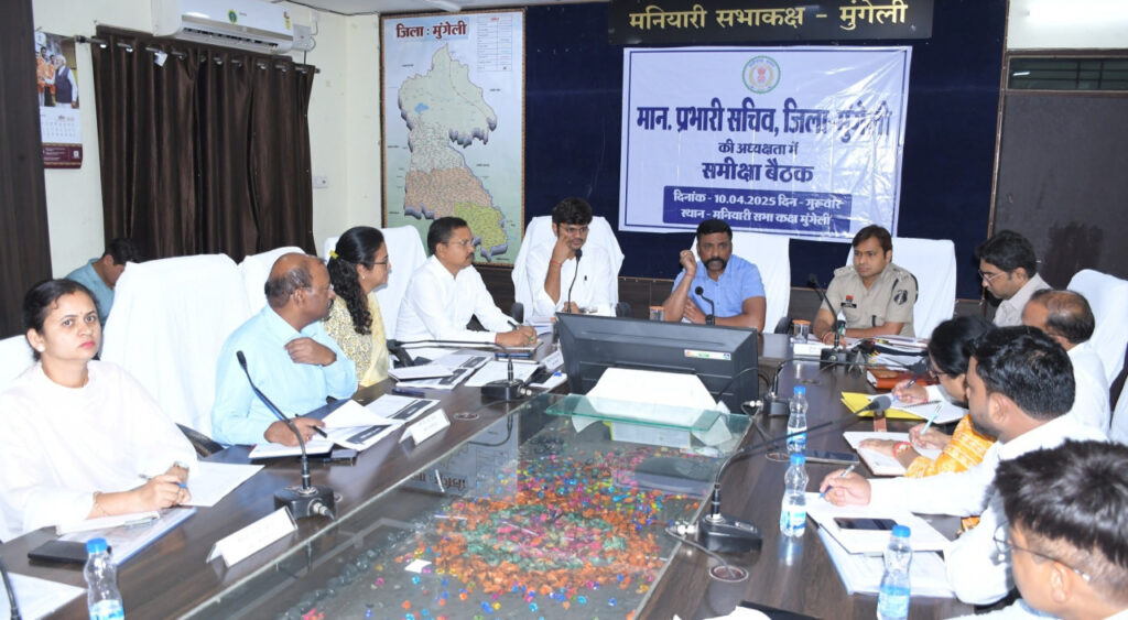 रायपुर : शासन की योजनाओं का बेहतर क्रियान्वयन सुनिश्चित करें-प्रभारी सचिव डॉ. एस. भारतीदासन