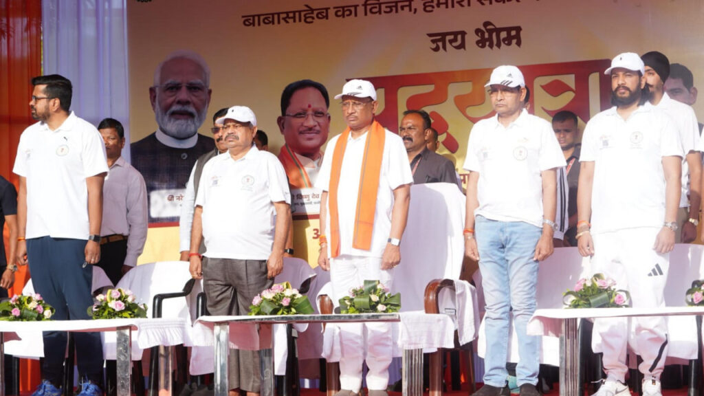 रायपुर : मुख्यमंत्री श्री विष्णु देव साय युवाओं के साथ ‘जय भीम पदयात्रा’ में हुए शामिल