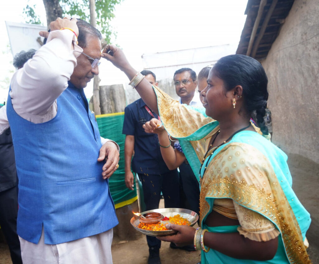 रायपुर : मुख्यमंत्री श्री विष्णु देव साय ने जगदलपुर के गांव से किया मोर दुआर-साय सरकार महाअभियान का शुभारंभ