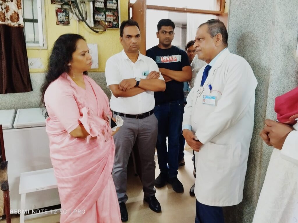 रायपुर : आयुक्त चिकित्सा शिक्षा श्रीमती शिखा राजपूत तिवारी ने अम्बेडकर अस्पताल का किया निरीक्षण