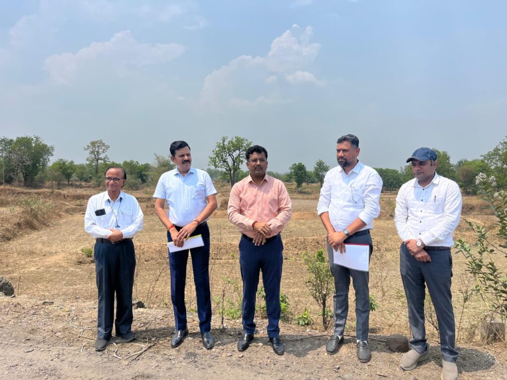 प्रमुख सचिव श्री सोनमणी बोरा ने किया एकलव्य हेतु आबंटित भूमि का निरीक्षण