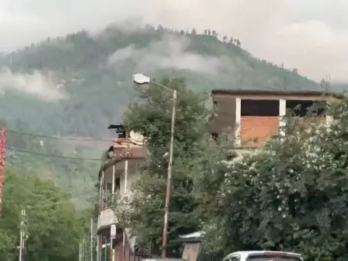 पाकिस्तान ने पंजाब के फिरोजपुर में मिसाइल दागी:पोकरण, जम्मू, सांबा और पठानकोट में ड्रोन अटैक; भारत ने हमले नाकाम किए…मोदी तीनों सेनाओं के पूर्व प्रमुखों से मिले; तेल कंपनियां बोलीं- देश में पेट्रोल-डीजल की कमी नहीं..