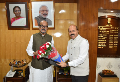 रायपुर : कृषि विश्वविद्यालय के कुलपति डॉ. चंदेल ने राज्यपाल श्री डेका को दिया आम महोत्सव में आने का न्यौता