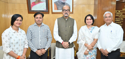 रायपुर : राज्यपाल श्री डेका से छत्तीसगढ़ राज्य केश शिल्प कल्याण बोर्ड के अध्यक्ष ने सौजन्य भेंट की