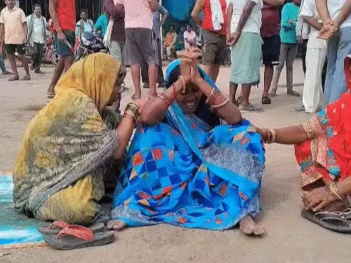 सड़क हादसे में 3 युवकों की मौत….बाइक सवार हार्वेस्टर से टकराए…घटना में एक युवक का सिर धड़ से अलग…