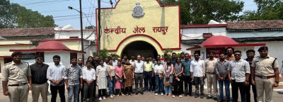 रायपुर : लोक सेवा आयोग से चयनित प्रशिक्षु अधिकारियों ने केन्द्रीय जेल रायपुर में किया शैक्षणिक भ्रमण..जेल की कार्यप्रणालियों से हुए रूबरू