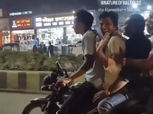 एक ही बाइक पर सवार होकर शहर में घूमने निकले 5 दोस्त…पहले तो यातायात नियम तोड़ा फिर अपनी हरकत का फिल्मी गाने में बनाया रील…सोशल मीडिया में किया वायरल…पुलिस ने कार्रवाई की बात कही..