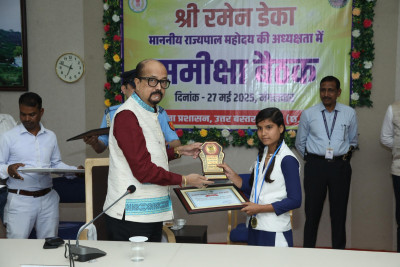 रायपुर : राज्यपाल श्री रमेन डेका जिला कांकेर में संचालित योजनाओं की ली समीक्षा बैठक