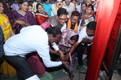 रायपुर : वित्त मंत्री श्री ओ.पी.चौधरी ने 3 करोड़ 69 लाख की लागत से मिट्ठुमुड़ा में तालाब संरक्षण एवं सौंदर्यीकरण कार्य का किया भूमि पूजन
