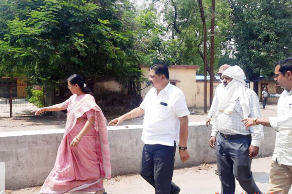 निर्माण कार्यो की वर्क क्वालिटी व समयसीमा पर दें विशेष ध्यान – श्रीमती संजूदेवी राजपूत….महापौर ने रोड डिवाईडर निर्माण कार्य का किया निरीक्षण…