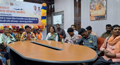 रायपुर : मुख्यमंत्री ने बस्तर जिले के पीएम आवास के दो हितग्राहियों से की चर्चा