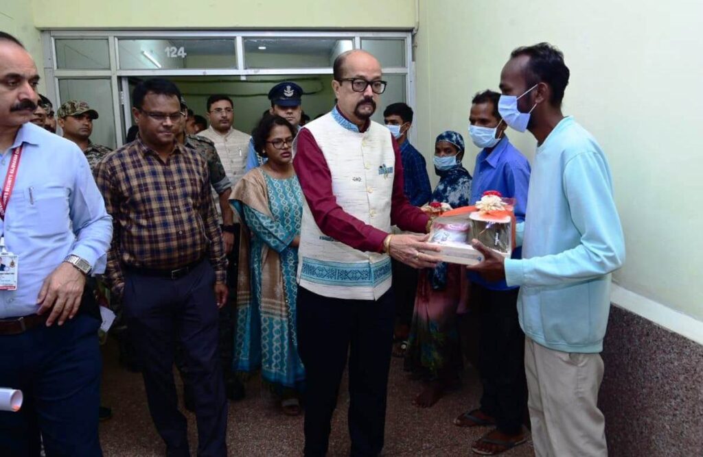 रायपुर : राज्यपाल श्री रमेन डेका ने टी बी मरीजों को भेंट की पोषण टोकरी