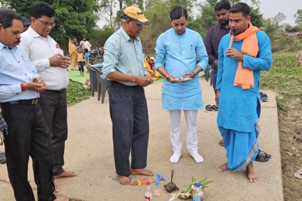 विकास की ओर एक और कदम…चारपारा कोहड़िया में 6 लाख रुपये की लागत से पचरी निर्माण कार्य का भूमिपूजन सम्पन्न