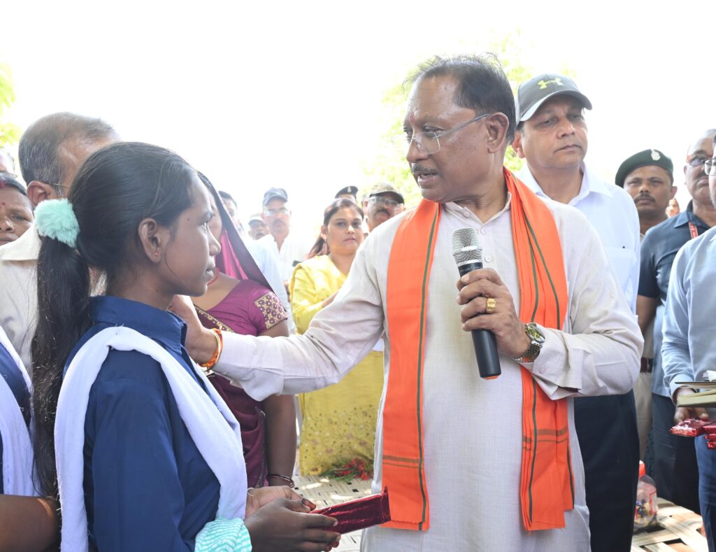 बैगा समुदाय की बिटिया ने किया टॉप, मुख्यमंत्री से की मुलाकात