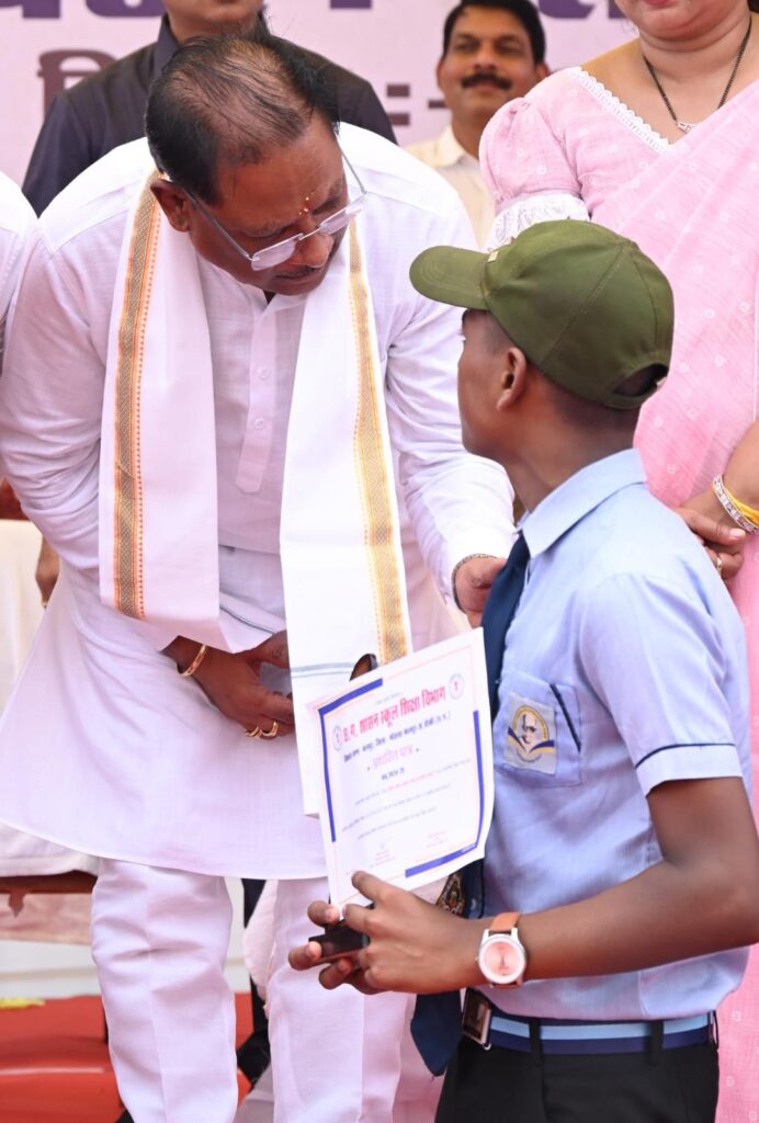 मुख्यमंत्री श्री विष्णु देव साय मोहला मानपुर अंबागढ़ चौकी जिले के मानपुर ब्लॉक में सेक्टर सीतागांव के समाधान शिविर मे हुए शामिल