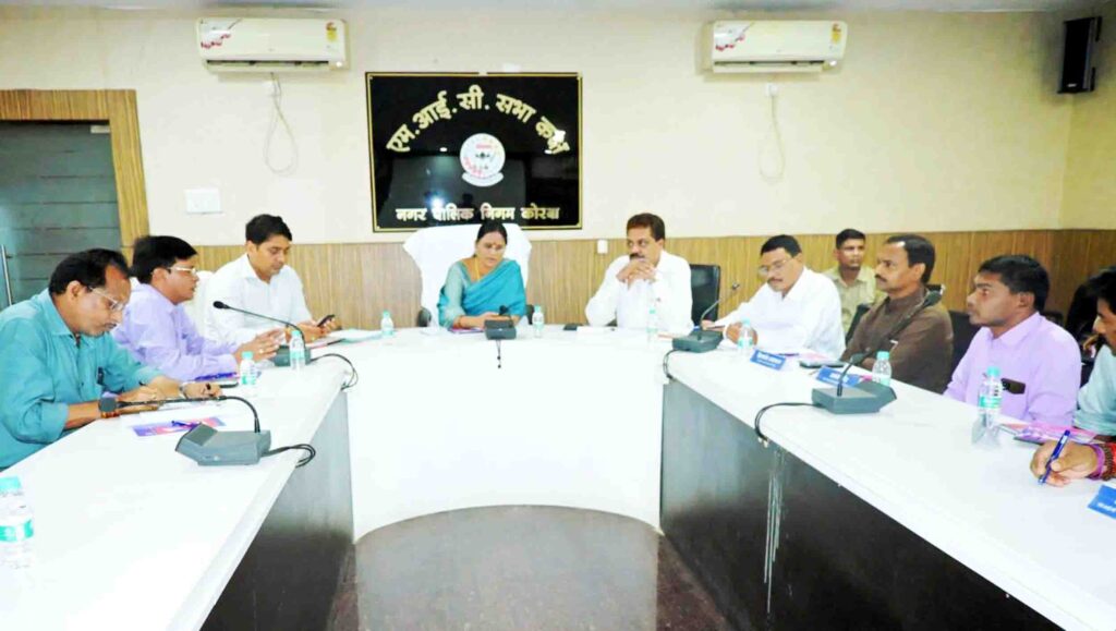 मेयर इन काउंसिल की बैठक: शहर की स्वच्छता व नागरिक सेवाओं की बेहतरी हेतु इंदौर माडल पर कार्य करेगा निगम