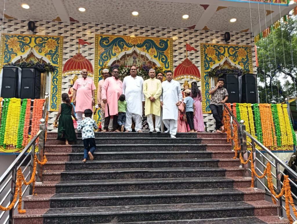 नवनिर्मित श्री राधाकृष्ण पंचदेव मंदिर में भगवान के प्राण प्रतिष्ठा समारोह में पूर्व मंत्री जयसिंह अग्रवाल हुए शामिल
