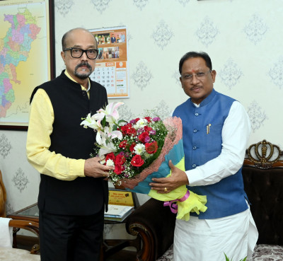 रायपुर : राज्यपाल श्री डेका से मुख्यमंत्री श्री साय ने की भेंट
