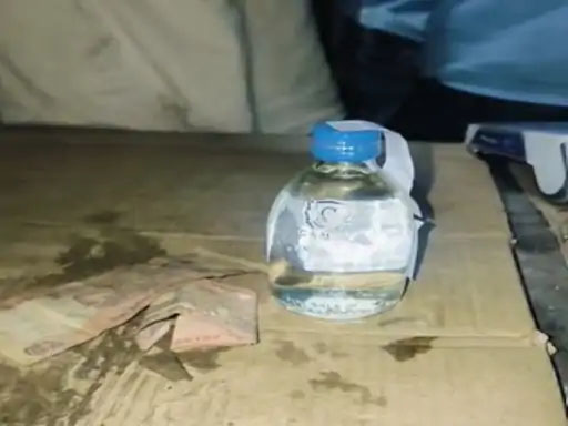 कोरबा: सरकारी शराब दुकान में पानी मिलाए जाने का मामला आया सामने…सेल्समैन ने देशी शराब में पानी मिलाने की बात स्वीकारी…सोशल मीडिया पर वायरल हो रहा वीडियो…