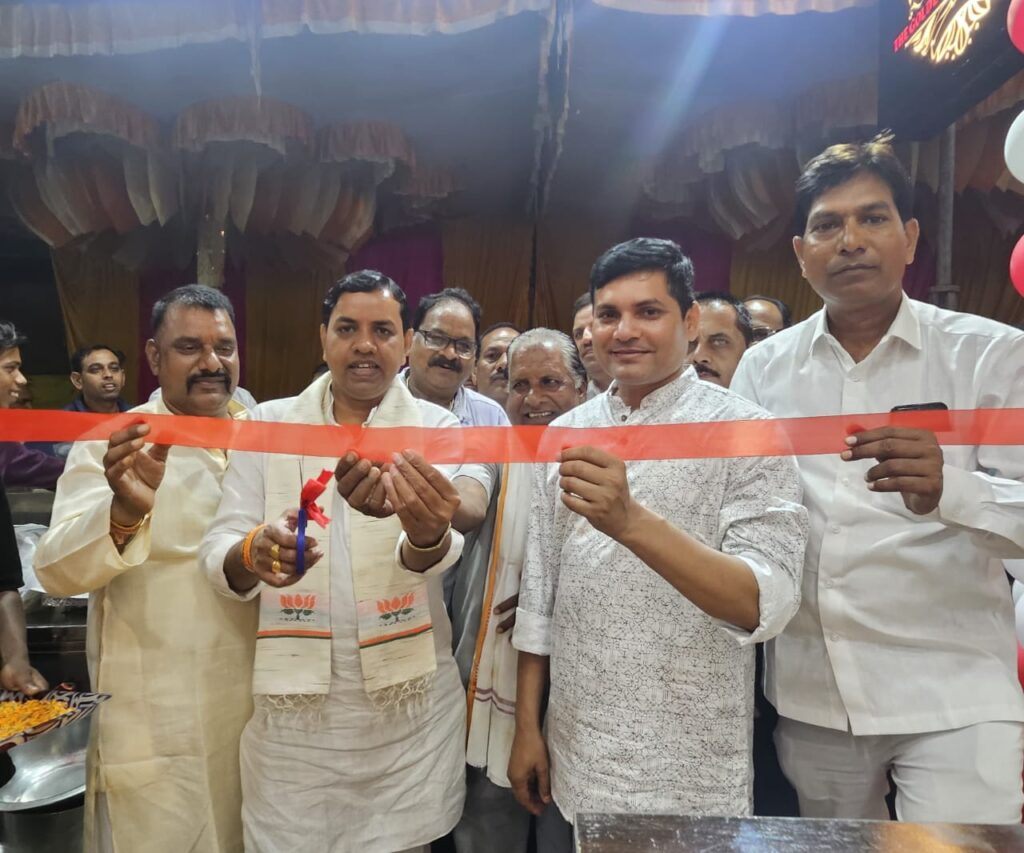 पार्षद एवं भाजयुमो जिलामहामंत्री नरेंद्र देवांगन के करकमलों से हुआ “The Golden Spoon Restaurant” का भव्य उद्घाटन!!