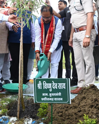 रायपुर : मुख्यमंत्री श्री साय ने नवनिर्मित आधुनिक आयुर्वेदिक प्रसंस्करण इकाई और केन्द्रीय भंडार गृह परिसर का किया लोकार्पण