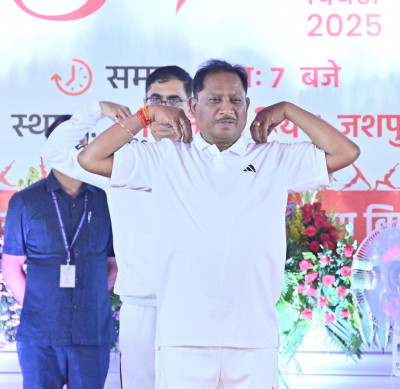 रायपुर : मुख्यमंत्री श्री विष्णु देव साय ने किया योगाभ्यास: जशपुर के रणजीता स्टेडियम में उत्साहपूर्वक मनाया गया अंतरराष्ट्रीय योग दिवस