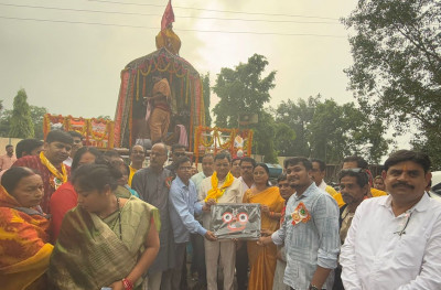 रायपुर : उद्योग मंत्री श्री लखन लाल देवांगन दादर खुर्द, बालको नगर और खरमोरा के रथ यात्रा में हुए सम्मिलित