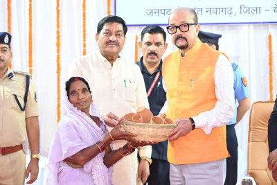 रायपुर : गोद लिए ग्राम टेमरी में राज्यपाल रमेन डेका का प्रेरक प्रवास – जनसंवाद, विकास और जनभागीदारी की मिसाल