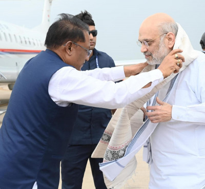 रायपुर : केंद्रीय गृह मंत्री श्री अमित शाह के छत्तीसगढ़ आगमन पर मुख्यमंत्री श्री विष्णुदेव साय ने स्वामी विवेकानंद एयरपोर्ट पर किया स्वागत