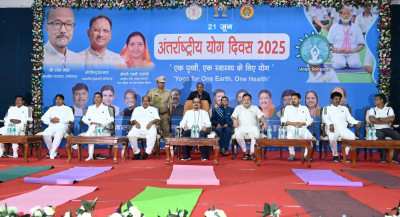 रायपुर : ’अंतर्राष्ट्रीय योग दिवस’ : भागदौड़ और तनावपूर्ण जिंदगी में खुद को स्वस्थ रखने का सबसे आसान उपाय है योग – राज्यपाल श्री डेका