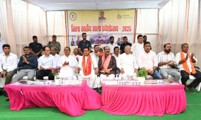 रायपुर : शाला प्रवेशोत्सव में शामिल हुए केन्द्रीय राज्य मंत्री श्री तोखन साहू और उप मुख्यमंत्री श्री अरुण साव