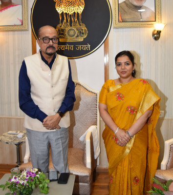 रायपुर : राज्यपाल श्री डेका से विदेश मंत्रालय की उप सचिव ने की भेंट